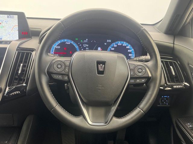 CROWN sedan hybrid