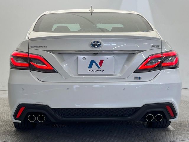 CROWN sedan hybrid