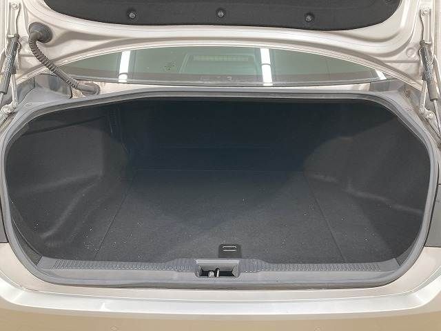 CROWN sedan hybrid
