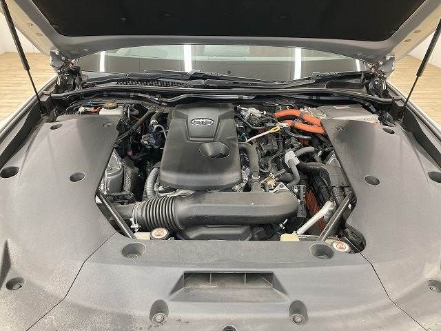 CROWN sedan hybrid