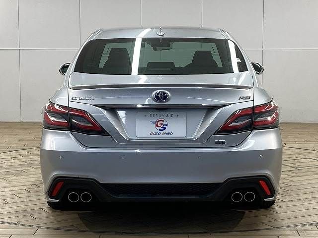 CROWN sedan hybrid