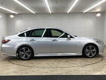 CROWN sedan hybrid