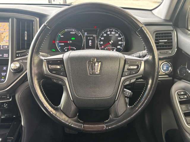 CROWN sedan hybrid