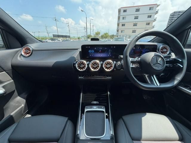 MERCEDES BENZ EQA