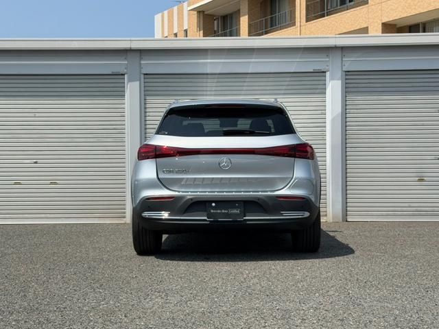 MERCEDES BENZ EQA
