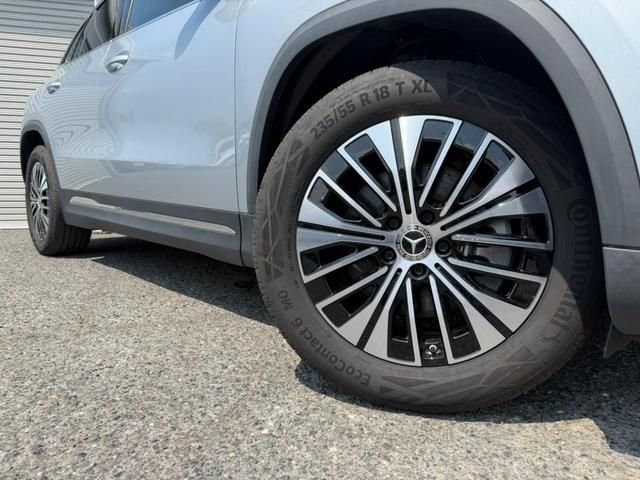 MERCEDES BENZ EQA
