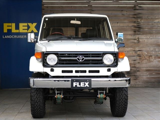 LANDCRUISER van