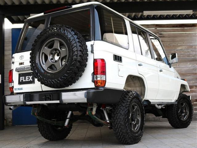 LANDCRUISER van
