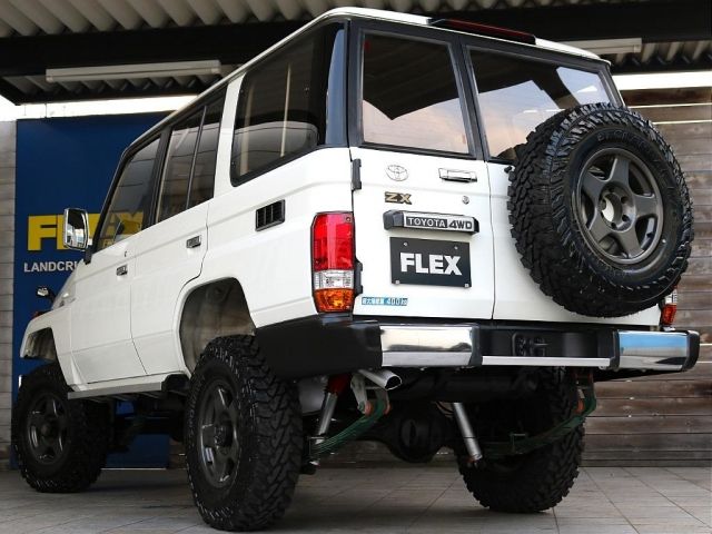 LANDCRUISER van