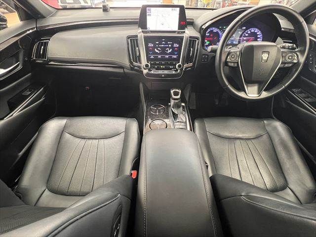 CROWN sedan hybrid 4WD