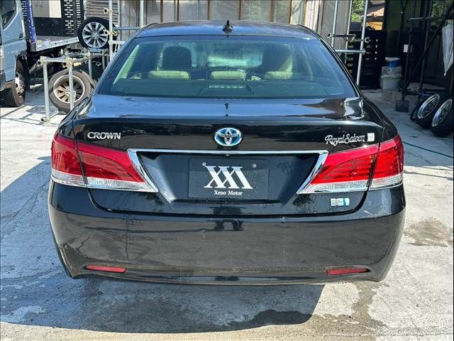 CROWN sedan hybrid