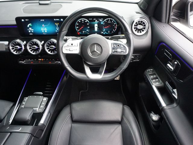 MERCEDES BENZ GLB