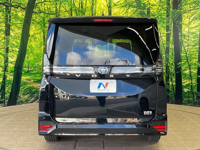 VOXY HYBRID