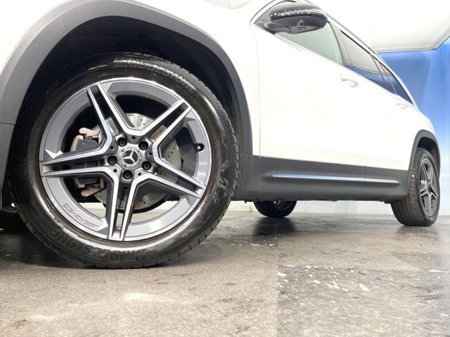 MERCEDES BENZ GLB