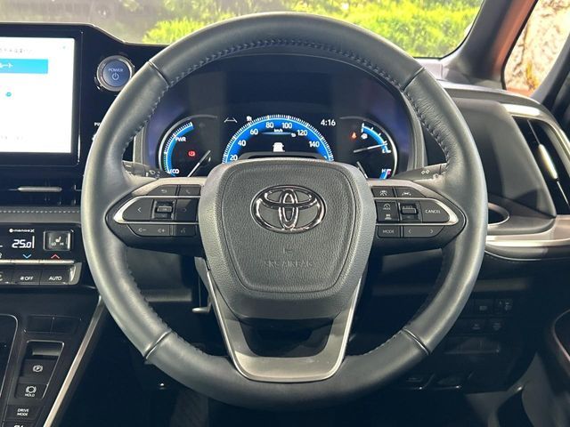VOXY HYBRID