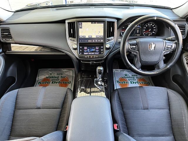CROWN sedan hybrid