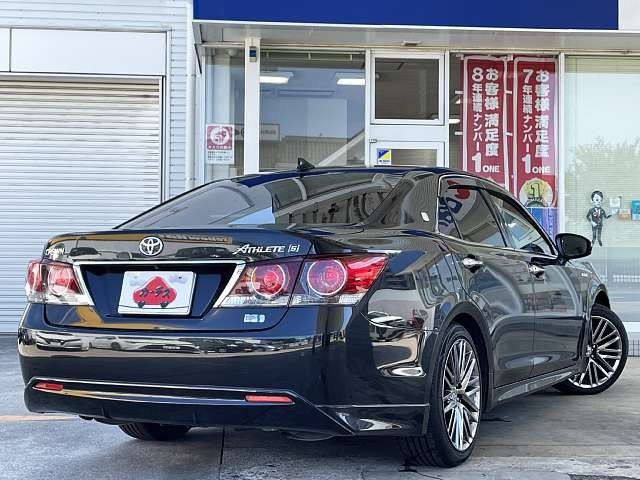 CROWN sedan hybrid