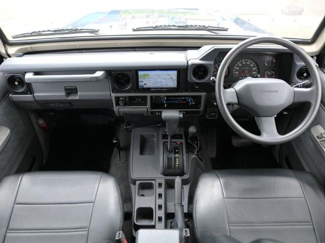 LANDCRUISER van