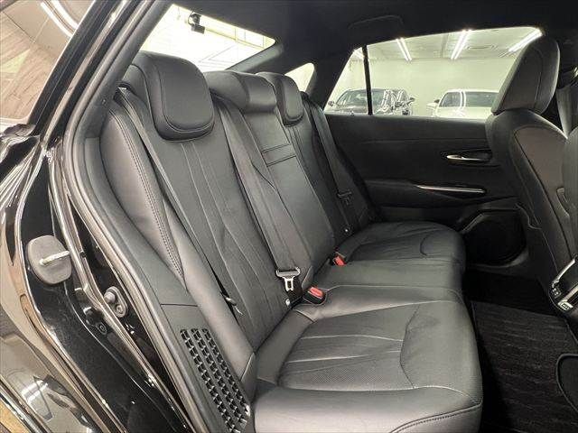 CROWN sedan hybrid
