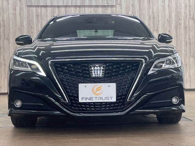 CROWN sedan hybrid