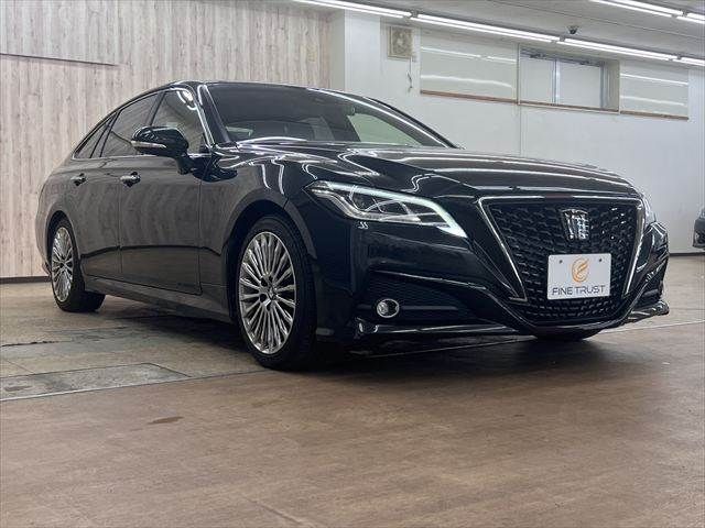 CROWN sedan hybrid