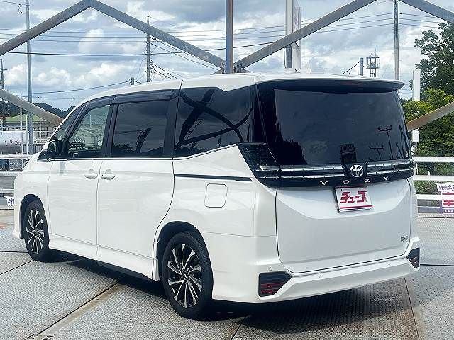 VOXY HYBRID