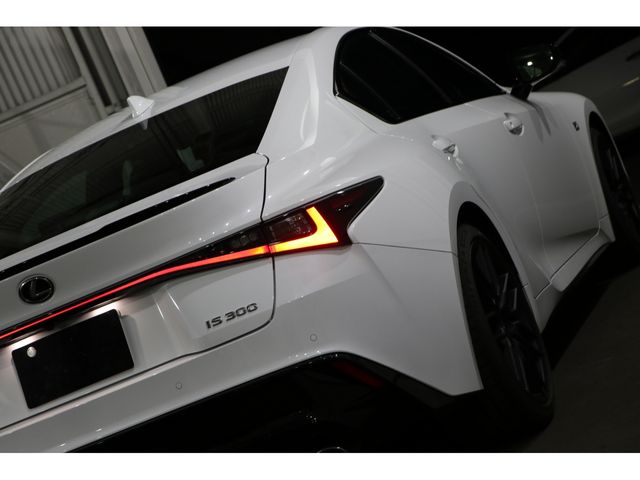 LEXUS IS300