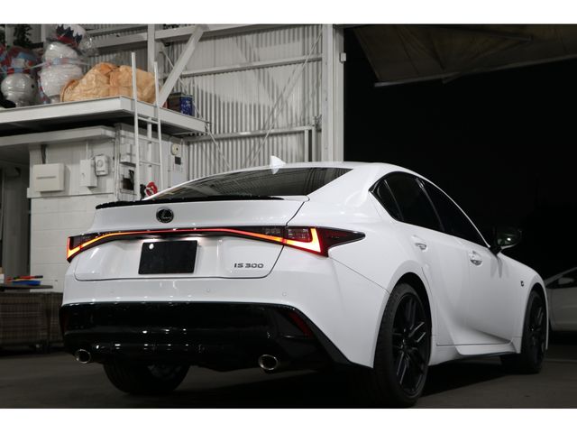 LEXUS IS300