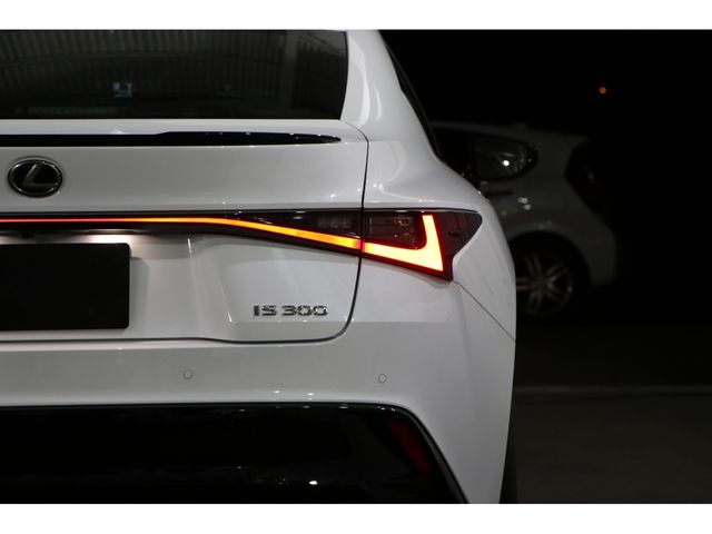 LEXUS IS300