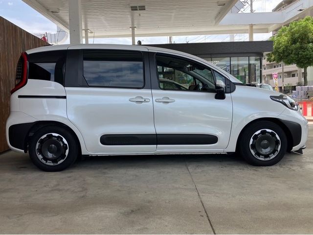 SIENTA HYBRID