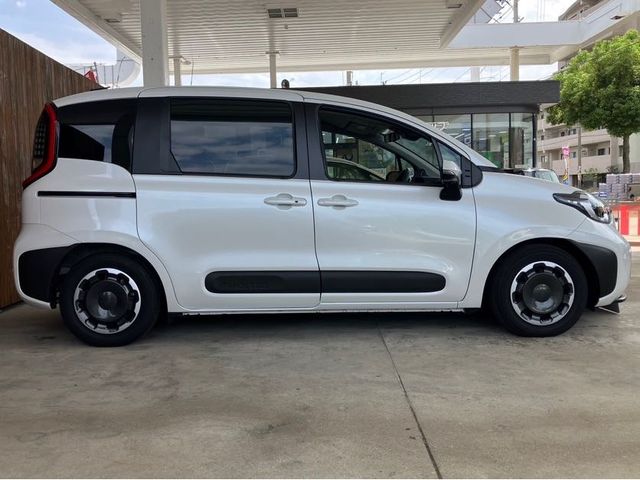 SIENTA HYBRID
