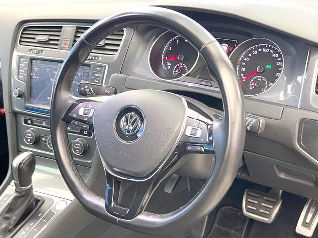 VOLKSWAGEN GOLF Alltrack