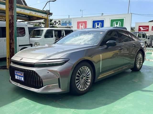 CROWN sedan hybrid