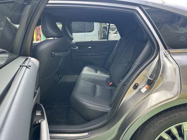 CROWN sedan hybrid
