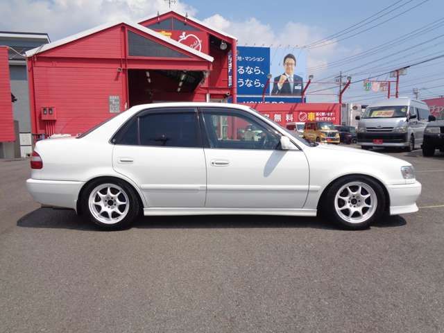 COROLLA sedan