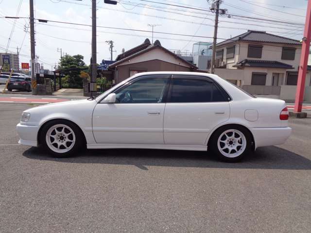 COROLLA sedan