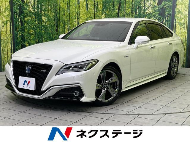 CROWN sedan hybrid