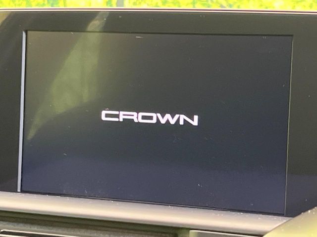 CROWN sedan hybrid