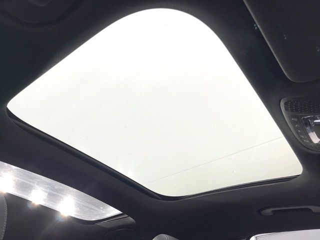 MERCEDES BENZ GLB