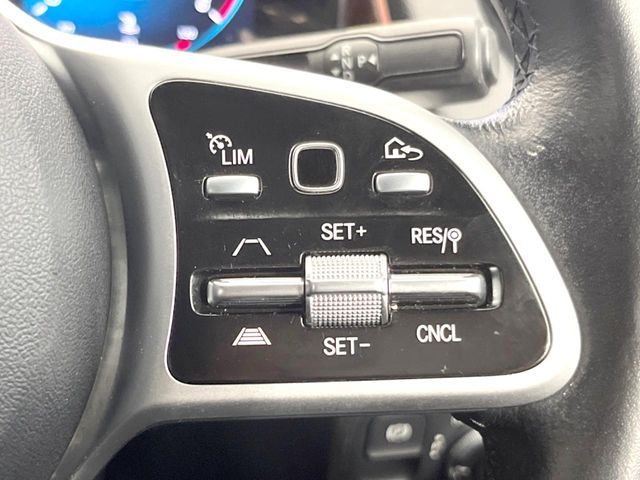 MERCEDES BENZ GLB