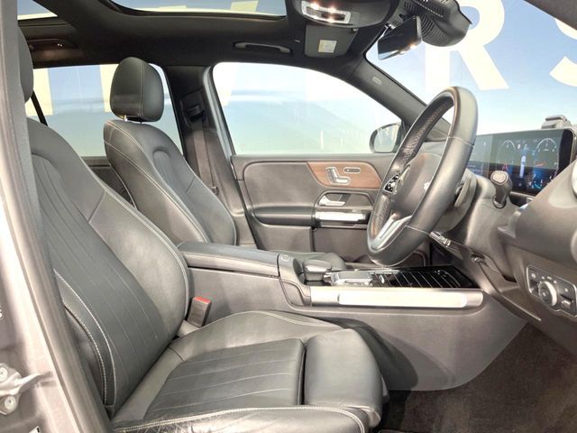 MERCEDES BENZ GLB