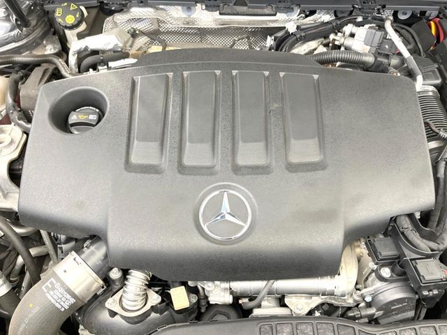 MERCEDES BENZ GLB