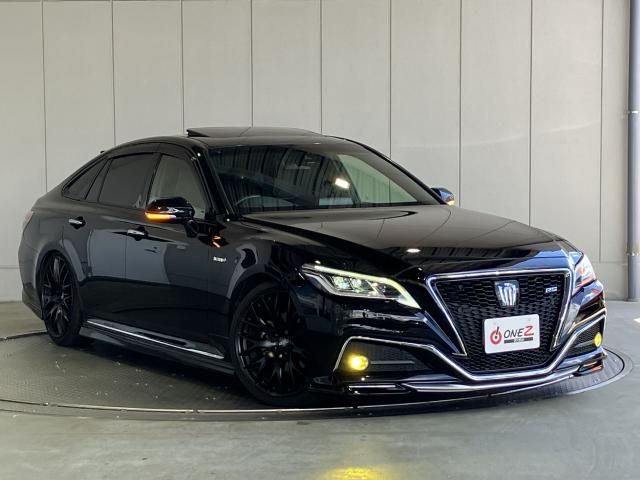 CROWN sedan hybrid