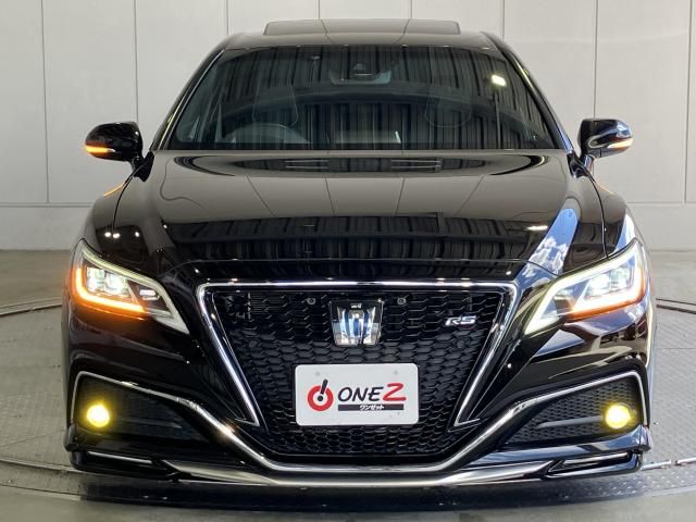 CROWN sedan hybrid
