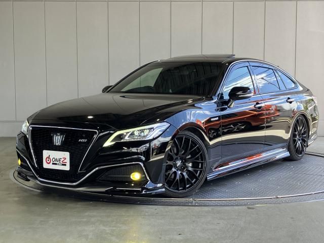 CROWN sedan hybrid