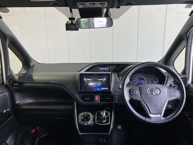 VOXY HYBRID