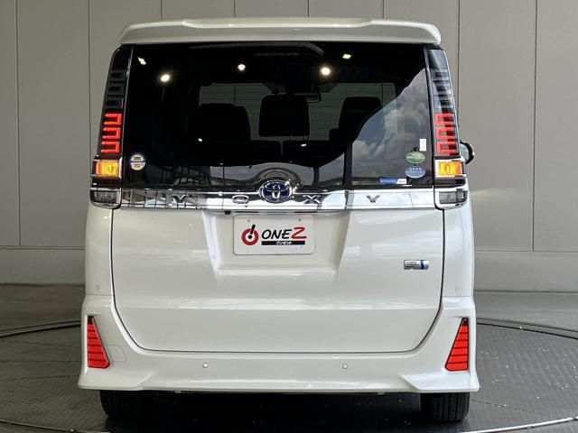 VOXY HYBRID