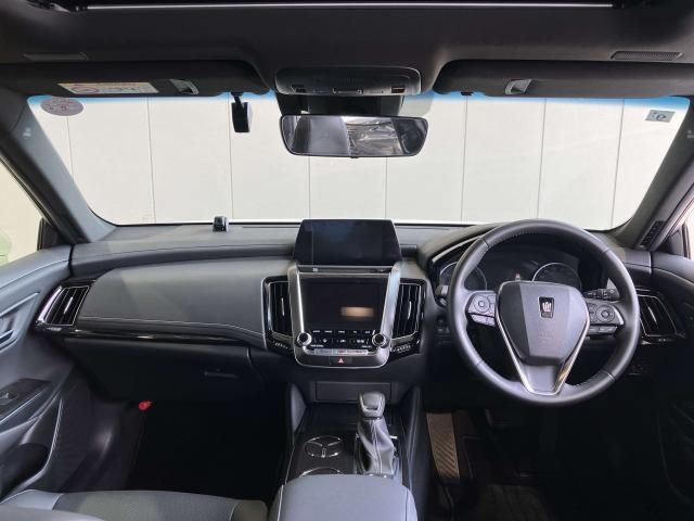 CROWN sedan hybrid