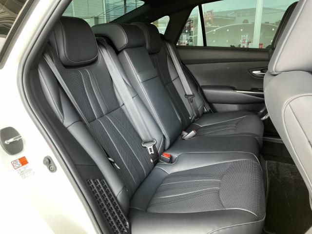 CROWN sedan hybrid