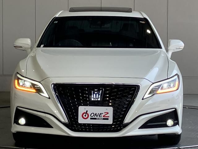 CROWN sedan hybrid
